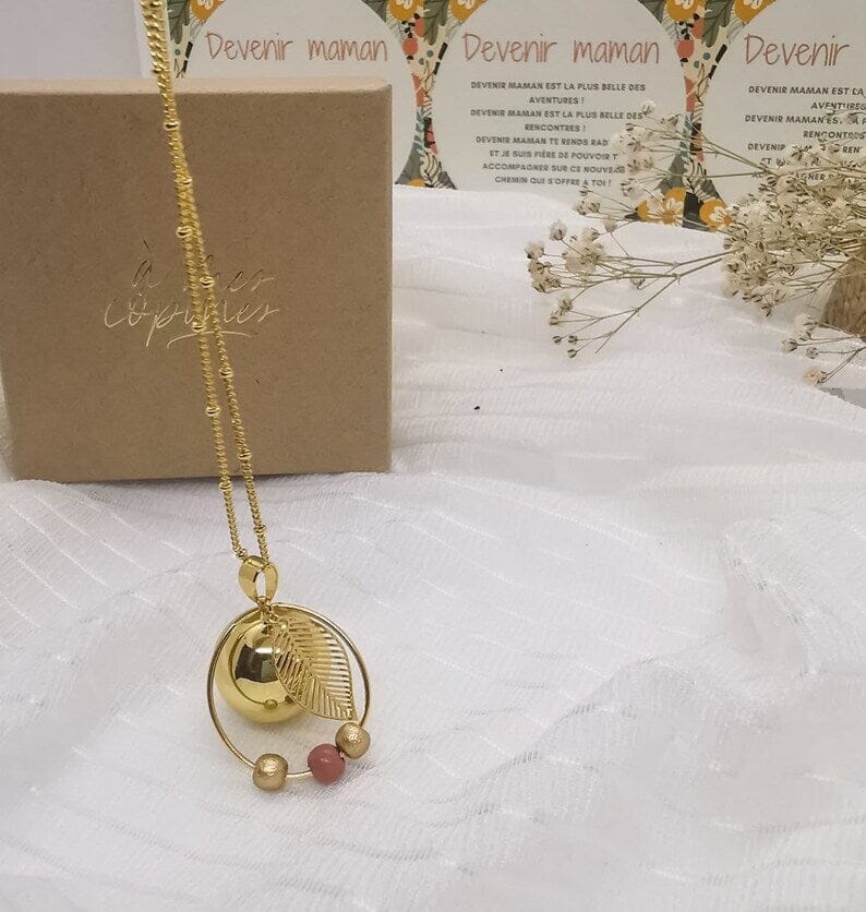 Bola de grossesse en plaqué or avec feuille et anneau de perles – Image 3